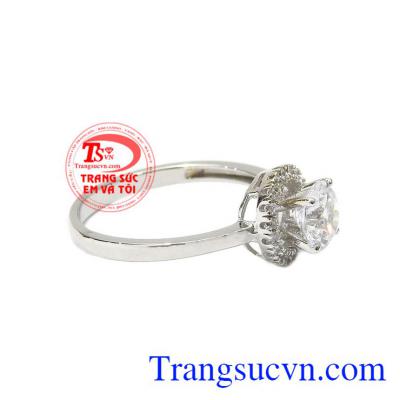 Với thiết kế tinh tế và sang trọng cho phái đẹp luôn tự tin và tỏa sáng. Nhẫn nữ vàng trắng kiêu kỳ