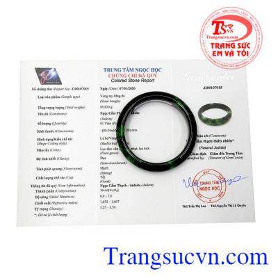 Vòng cẩm thạch bản hẹ bình an có giấy kiểm định đá quý giúp quý khách an tâm khi chọn mua.