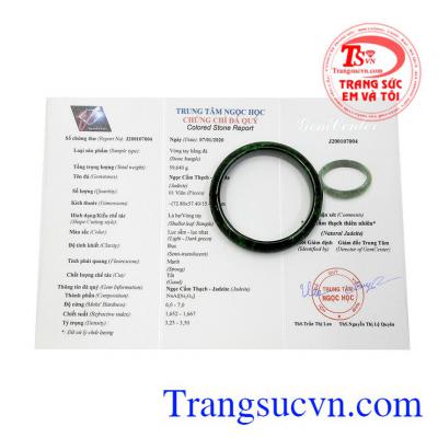 Loại ngọc này tượng trưng cho sự may mắn, giàu có và thịnh vượng. Vòng jadeite bản hẹ đẹp