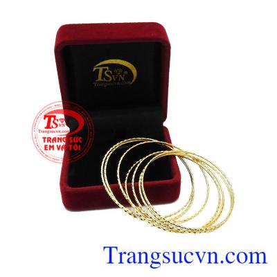 Thiết kế tinh tế hợp thời trang, chắc chắn sẽ làm hài lòng tất cả các chị em phụ nữ. Vòng tuần ngàn may mắn
