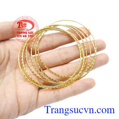 Vòng tuần vừa mang ý nghĩa tâm linh vừa để làm trang sức. Vòng tuần ngàn may mắn