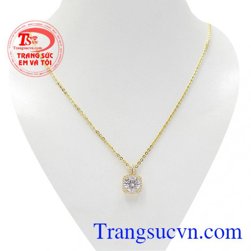 Bộ nữ trang quý phái sang trọng