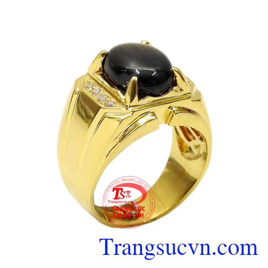 Nhẫn nam Sapphire phong độ là sản phẩm được thiết kế sáng bóng từ vàng 14k chất lượng cùng đá sapphire sao đắt giá.