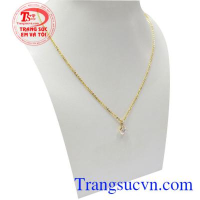 Với chế tác tinh xảo, mang lại cho người đeo sự dịu dàng, quý phái và thời trang