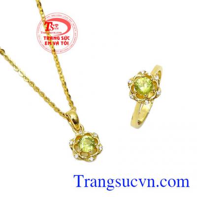 Bộ dây chuyền Peridot xinh xắn