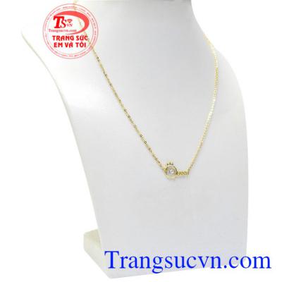 Nữ hoàng là người có quyền thế cao nhất, người cai trị đế quốc.