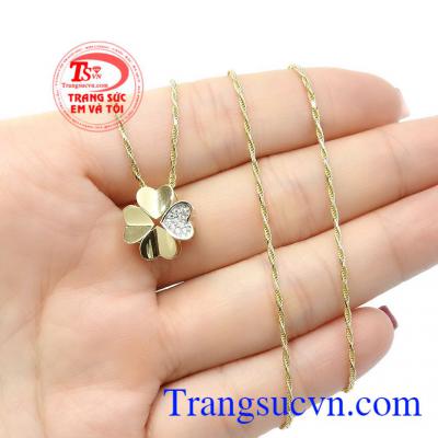 Với sự chế tác tinh xảo, tỉ mỉ mang lại cho người đeo sự nhẹ nhàng, thanh thoát,Bộ dây nữ vàng cỏ 4 lá
