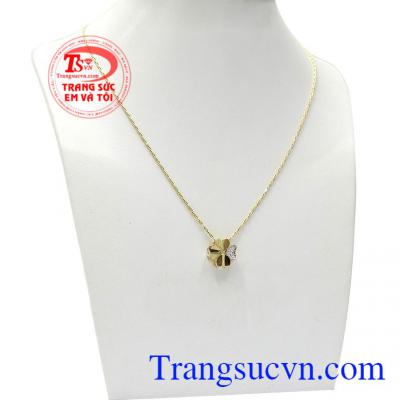 Sản phẩm dễ dàng kết hợp với nhiều loại trang phục khác nhau tạo nên các nét cá tính và phong cách riêng biệt,Bộ dây nữ vàng cỏ 4 lá