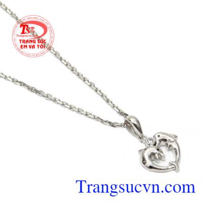 Cũng chính vì sự ấm áp đó khiến bạn nữ dễ kết hợp với những mẫu áo váy xinh xắn, trẻ trung và quyến rũ,Bộ dây nữ vàng trắng cá heo