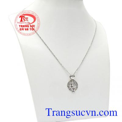 Mặt dây kiểu dáng sang trang kết hợp cùng dây chuyền thanh mảnh tạo nên một bộ nữ trang hoàn hảo cho phái nữ,Bộ dây nữ vàng trắng nổi bật