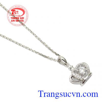 Kiểu dáng hình vương miện trẻ trung, thích hợp với các bạn trẻ, là món quà ý nghĩa cho người thân và bạn bè,Bộ dây nữ vàng trắng vương miện