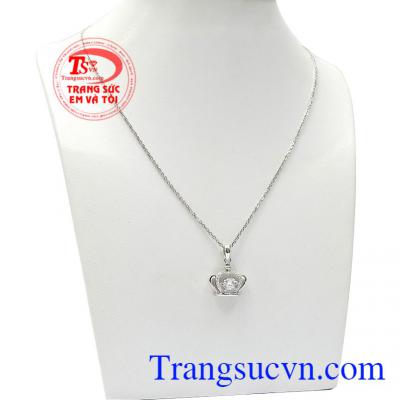 Với kiểu chế tác tinh xảo, tỉ mỉ, mẫu mã thời trang, dễ dàng kết hợp cùng nhiều loại trang phục khác nhau,Bộ dây nữ vàng trắng vương miện