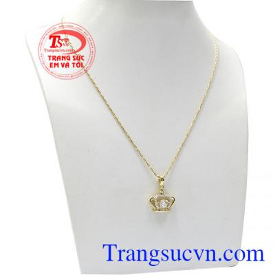 Bộ sản phẩm gồm cả mặt dây và dây chuyền đều được nhập khẩu hoàn toàn