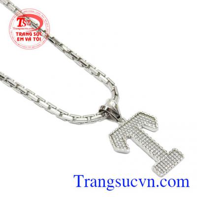 Kết hợp cùng dây chuyền được nhập khẩu Italt kiểu dáng mạnh mẽ, màu sắc bền đẹp,Bộ dây vàng trắng nam chữ T