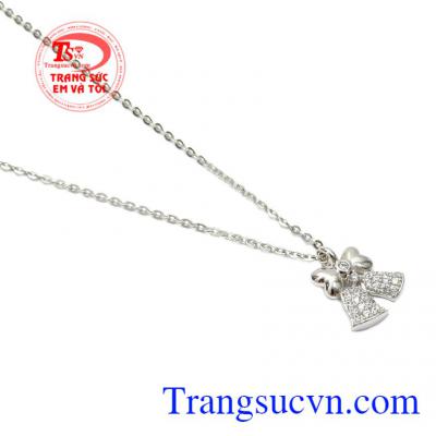 Vì thế, chiếc chuông thường được chọn để trang trí nhằm mang ý nghĩa là báo tin mừng và may mắn đến với mọi người,Bộ dây vàng trắng quả chuông