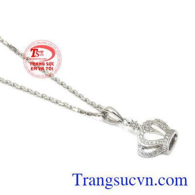 Đây cũng là lựa chọn hoàn hảo để làm quà tặng cho một nửa của mình với lời nhắn gửi yêu thương. Bộ mặt dây nữ hoàng