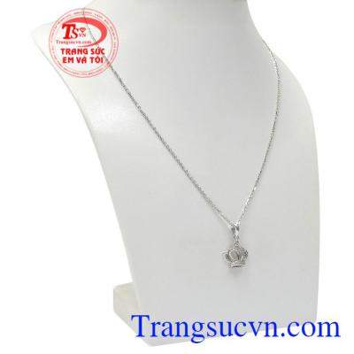 Bộ mặt dây sẽ là sản phẩm khiến nhiều cô gái yêu thích. Bộ mặt dây nữ hoàng