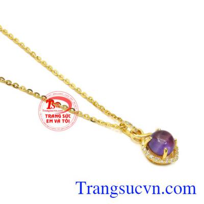 Đây sẽ là món quà thời trang nhưng vẫn mang lại sự sang trọng cho phái đẹp. Bộ mặt thạch anh tím tinh tế