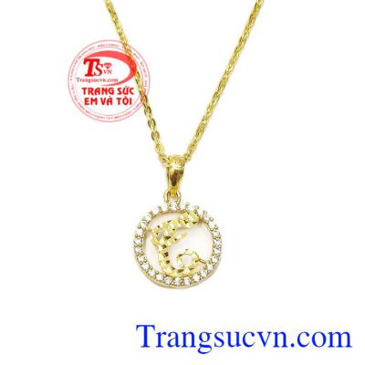 Mang phong cách trẻ trung, năng động, sản phẩm thích hợp với nhiều độ tuổi. Bộ nữ trang chữ T lấp lánh