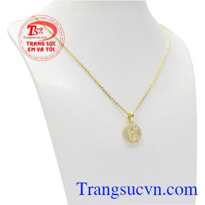 Bộ nữ trang chữ T lấp lánh là một thiết kế mới của Trang sức Em và Tôi.