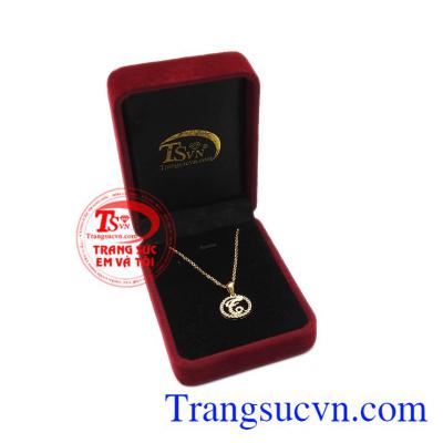 Sản phẩm thích hợp để làm quà tặng cho người thân và bạn bè. Bộ nữ trang chữ T lấp lánh.