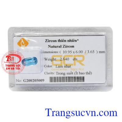 Đá ép vỉ Zircon thiên nhiên được chế tác vô cùng tinh xảo với ánh lam trong suốt.