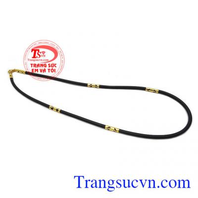 Thiết kế kiểu dáng trẻ trung, mạnh mẽ với những đốt vàng chạm khắc tinh tế được phái mạnh rất ưa chuộng,Dây cao su bọc vàng rẻ