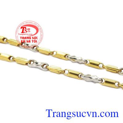 Sự kết hợp vàng màu và vàng trắng tạo nên sự mới mẻ, hợp thời trang. Dây chuyền nam nhập khẩu phong cách