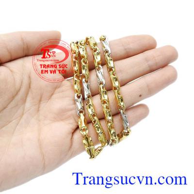 Sản phẩm có thể kết hợp cùng mặt dây để tăng thêm điểm nhấn. Dây chuyền vàng nam thời trang