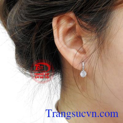 Hoa tai vàng trắng kiêu sa giao hàng trên toàn quốc.