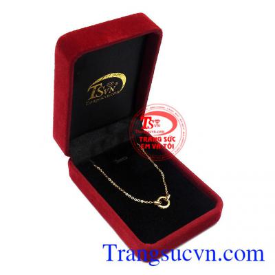 Chiếc lắc chân luôn hợp với nhiều đôi giày cao gót và những đôi dép xỏ ngón khi đi chơi,Lắc chân vàng cá tính