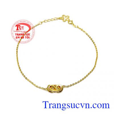 Lắc chân vàng cá tính với thiết kế lạ các hình tròn lồng vào nhau vừa thể hiện sự cá tính nhưng vẫn có nét nữ tính cho sản phẩm,Lắc chân vàng cá tính