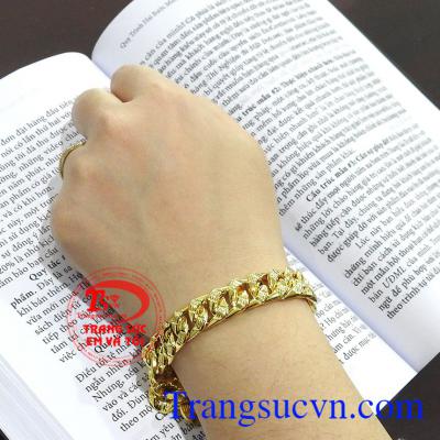 Lắc tay nam thời trang mới đầy nam tính và mạnh mẽ.