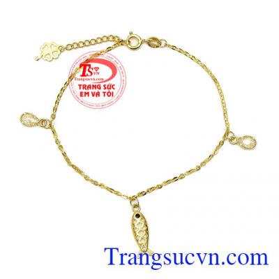 Với thiết kế hình cá là linh vật của sự may mắn, kiên trì, linh thiêng và cao quý trong phong thủy,Lắc tay nữ vàng hình cá may mắn