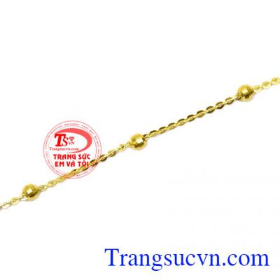 Kiểu dáng trẻ trung, hợp thời trang dễ dàng kết hợp với nhiều loại trang phục và lứa tuổi khác nhau,Lắc tay nữ vàng tinh tế