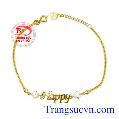 Với biểu tượng chính là chữ Happy trong tiếng Anh có ý nghĩa vui vẻ, hạnh phúc kết hợp cùng những viên đá CZ sáng bóng tạo sự nổi bật cho sản phẩm,Lắc tay vàng chữ Happy