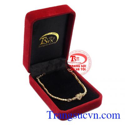 Các bạn nữ đeo lắc tay còn làm nổi bật lên những bộ trang phục trong nhiều dịp khác nhau trong năm,Lắc tay vàng tình yêu bền lâu