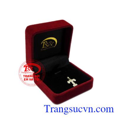 Với kết hợp vàng tây cùng đá nhân tạo nhỏ lấp lánh tạo lên nét cuốn hút người nhìn. Mặt dây chữ T nhập khẩu