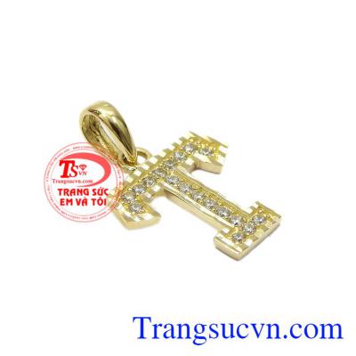 Mặt dây chữ T nhập khẩu mang phong cách thời trang, cá tính và hiện đại. 