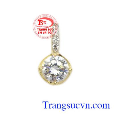 Mặt dây chuyền gắn đá cá tính nhập khẩu Korea vàng 10k gắn đá CZ cao cấp mang lại sự thanh thoát và thời trang cho sản phẩm