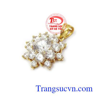 Với đường nét chế tác tinh xảo, độc đáo là lựa chọn tuyệt vời cho người bạn yêu thương vào những dịp ý nghĩa Mặt dây chuyền vàng duyên dáng