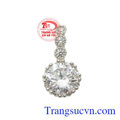 Mặt dây nữ thanh tao là sản phẩm mới của Em và Tôi được chế tác xinh xắn.