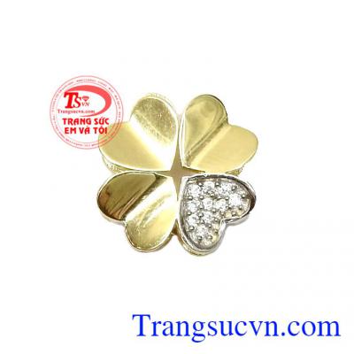Mặt dây nữ vàng cỏ 4 lá được chế tác tinh tế từ vàng 10k nhập khẩu hoàn toàn từ Hàn Quốc,Mặt dây nữ vàng cỏ 4 lá