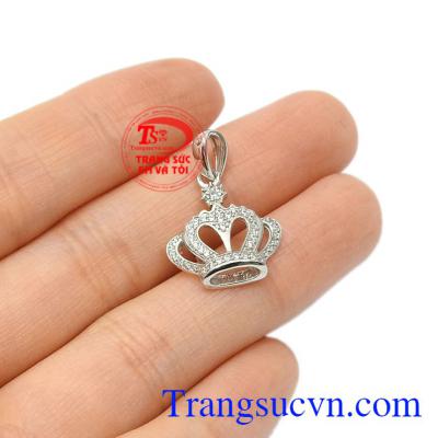Mặt dây nữ vàng trắng nữ hoàng trẻ trung, hợp thời trang.
