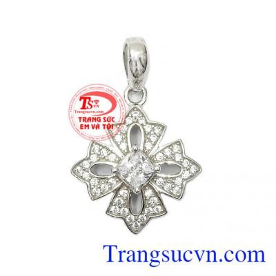 Mặt dây nữ vàng trắng quý tộc là sản phẩm mặt dây sang trọng, mẫu mã mới được nhập khẩu từ Hàn Quốc,Mặt dây nữ vàng trắng quý tộc