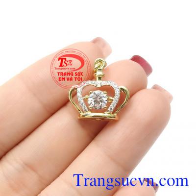 Sản phẩm luôn nằm trong top các sản phẩm được khách hàng ưa chuộng và lựa chọn,Mặt dây nữ vàng vương miện xinh xắn
