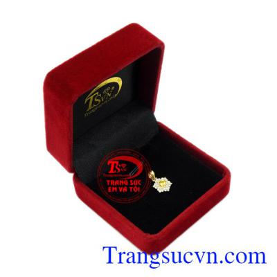 Mặt dây Sapphire hoa vàng thiên nhiên.