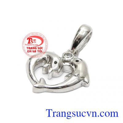 Cá heo là loài vật đại diện cho sự thân thiện, trí thông minh tuyệt vời và luôn là người bạn đồng hành của con người,Mặt dây vàng trắng cá heo