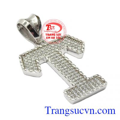 Kiểu dáng thời trang độc đáo với với phần viền được phay bắt sáng,Mặt dây vàng trắng nam chữ T