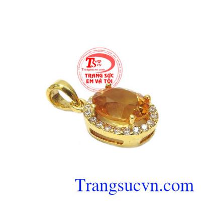 Mặt nữ thạch anh vàng quý phái mang nét sang trọng và tinh tế.